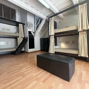 Lleras Calle 8 Hostal